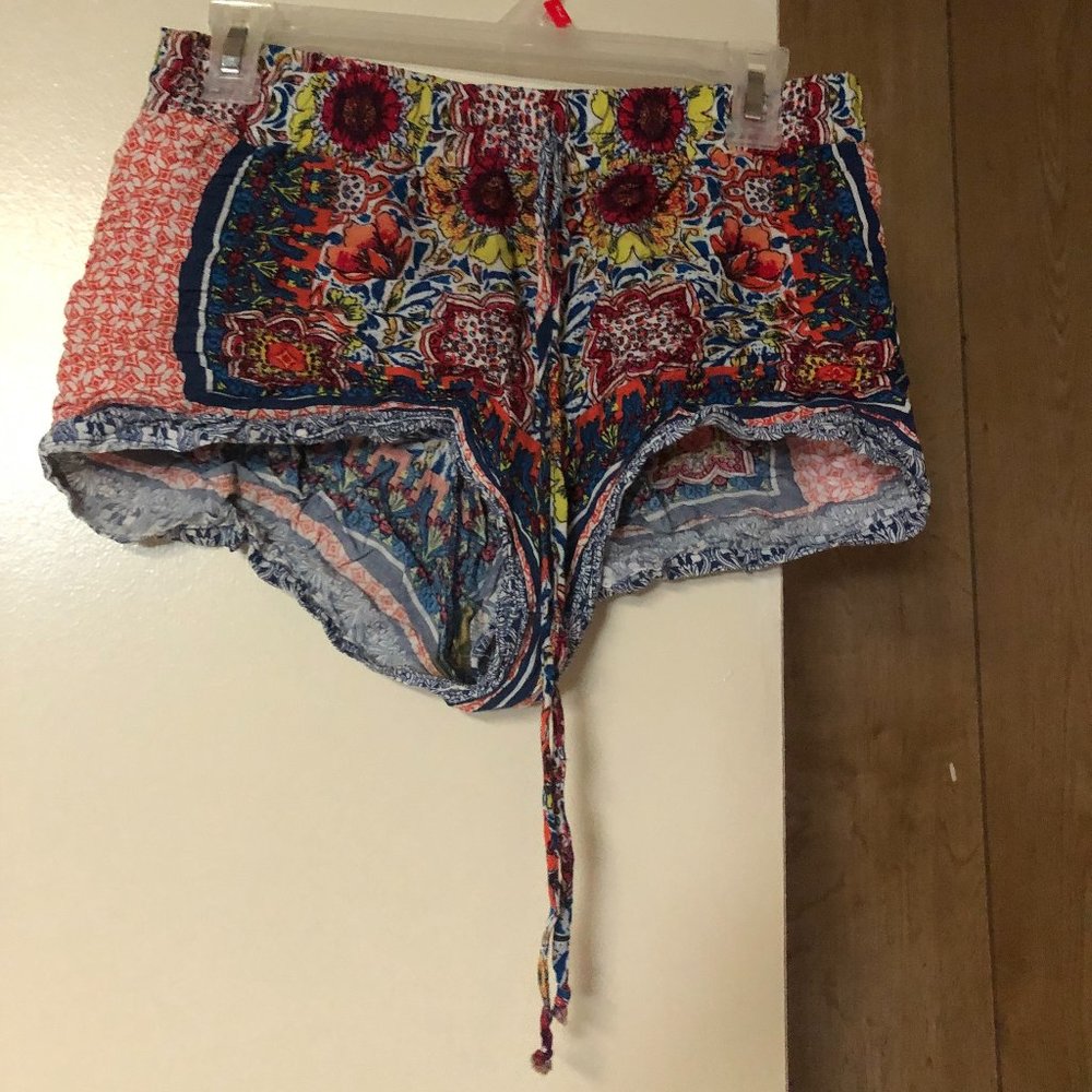 colorful shorts , Size: M , Brand: Ross